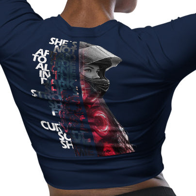 "SHE IS ME" – Recycled Longsleeve Crop Shirt